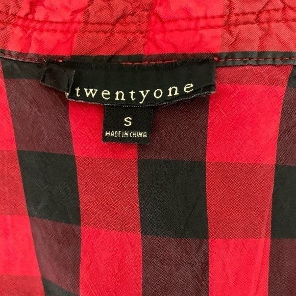 Women Top TWENTY ONE Red Black Buffalo Plaid Ruffle Blouse Button Up Silk Shirt - Picture 5 of 6
